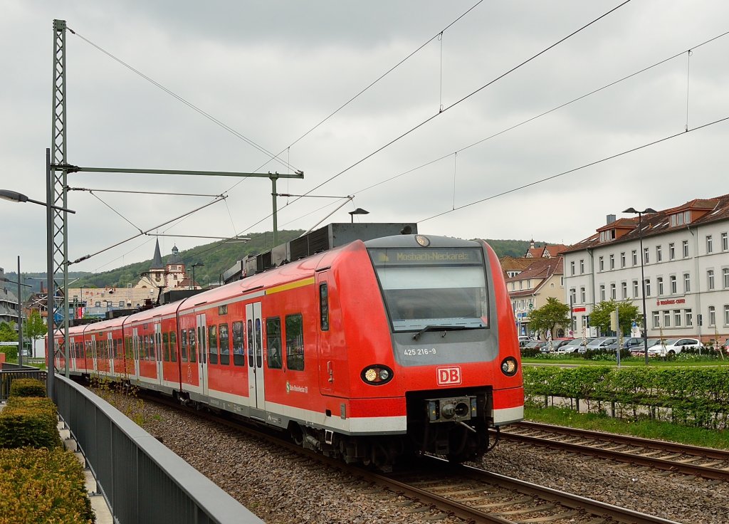 Aus dem Bahnhof Mosbach Baden ist sogerade der 425 216-9 ausgefahren mit dem Ziel Neckarelz. 3.5.2013