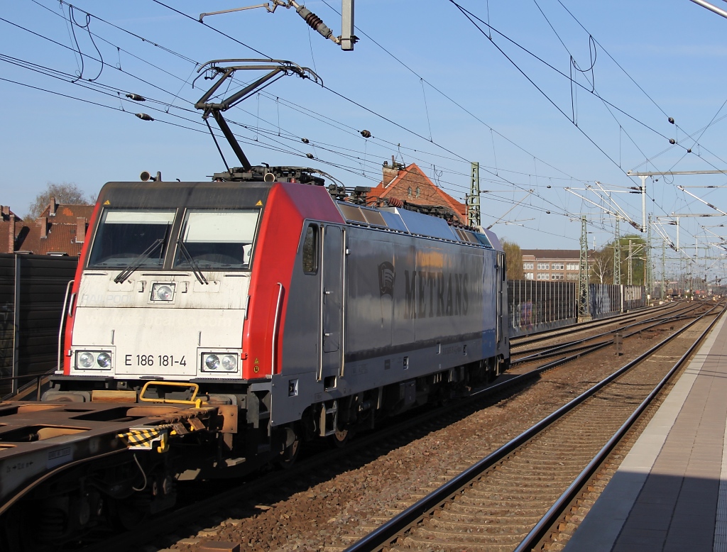 Aus lichttechnischen Grnden war von der erstmals gesehenen 186 181-4 nur ein Nachschuss mglich. Aufgenommen am 17.04.2012 in Hannover Linden/Fischerhof.