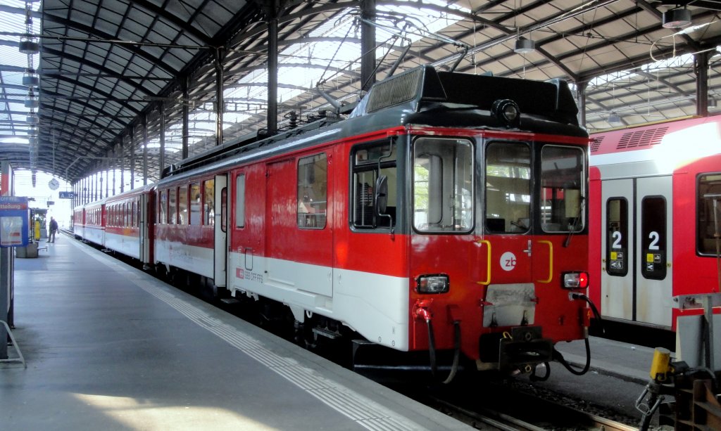 Aus mir unbekannten Grnden wurden am 02.05.11 einige IR-/GoldenPass-Kompositionen Luzern-Interlaken durch Ersatzzge ersetzt. So kam es, dass der BDeh 140 005-0 auch mal ber den Brnig durfte. Der Zug hnelte von der Fllung her einer S-Bahn zur Stosszeit. (Aufnahmeort: Luzern)