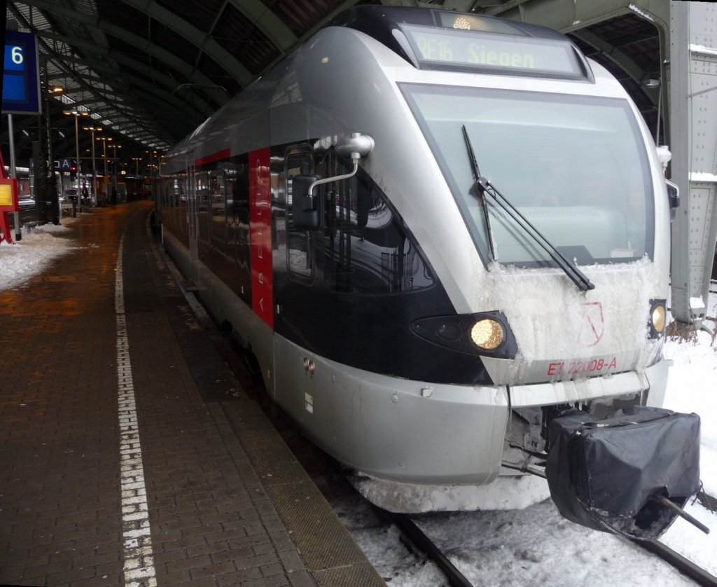 Aus Siegen kommt der 427 107-9 -ABELLIO ET 22008A- am 11.01.10 als RE16 auf Gleis 6 in Hagen an.