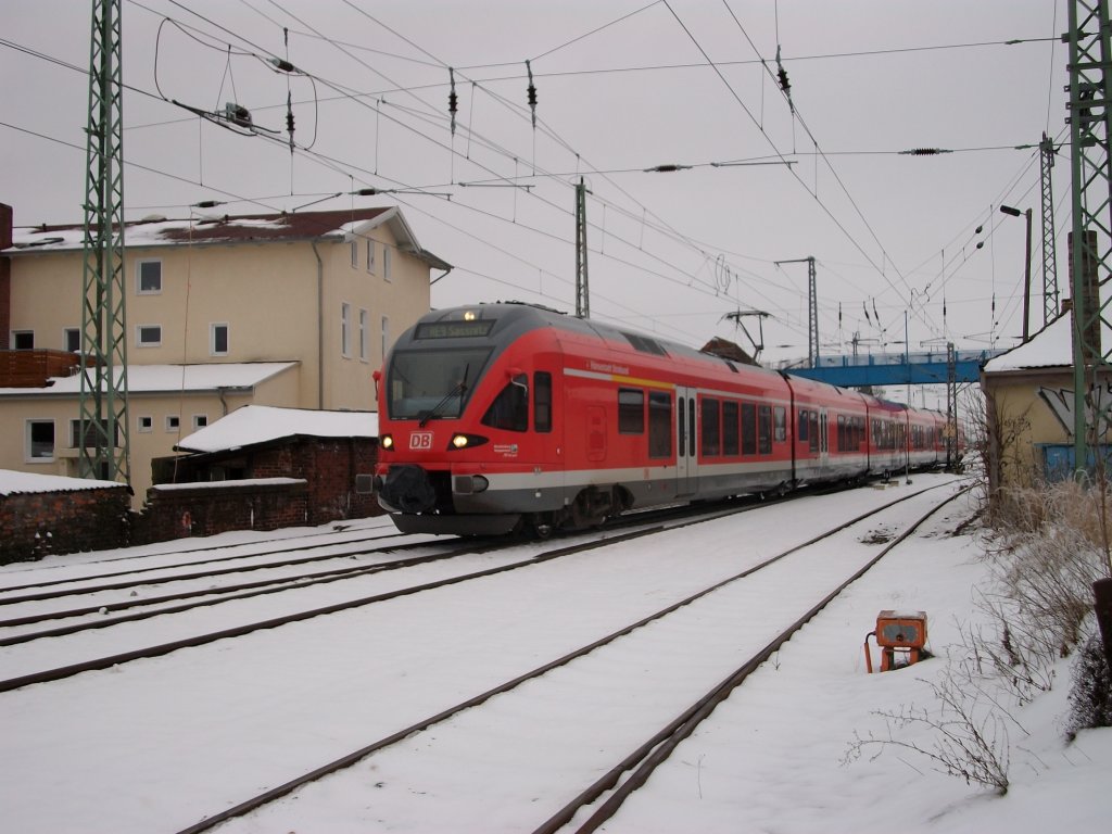 Ausfahrender 429 028 am 08.Dezember 2010 als RE 33211 Rostock-Sassnitz,bei der Ausfahrt aus Bergen/Rgen.