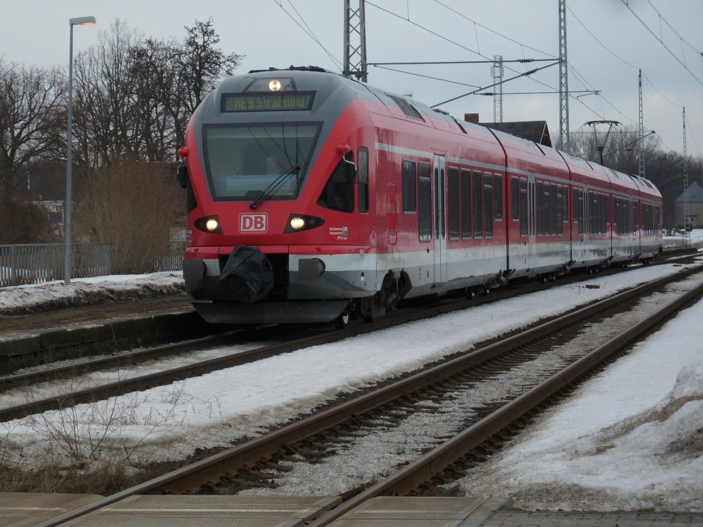 Ausfahrender RE 33314 Binz-Stralsund,wurde am 20.Februar 2010 von 429 027 gefahren,als Dieser Teschenhagen verlie.
