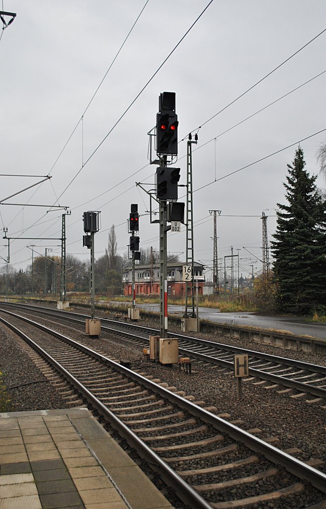 Ausfahrsignal auf Gleis 2 in Lehrte, am 19.11.2010.