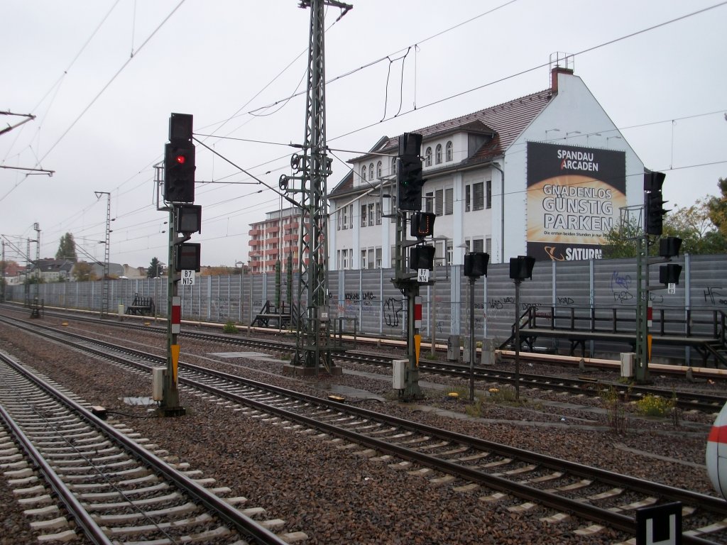 Ausfahrsignale Richtung Westen in Berlin Spandau am 16.Oktober 2010.