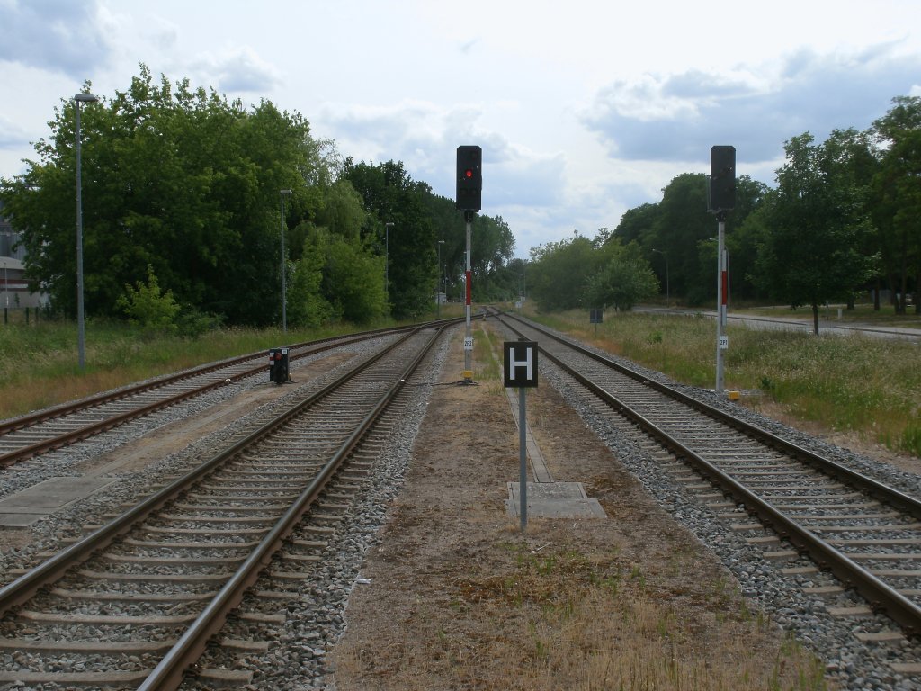 Ausfahrsignale in Richtung Zssow,am 23.Juli 2012,im Bahnhof Wolgast.