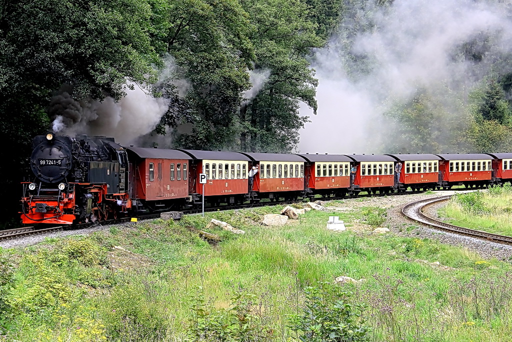 Ausfahrt der 99 7241-5 am 22. August 2011 aus den Bahnhof Drei Annen Hohne in Richtung Brocken
