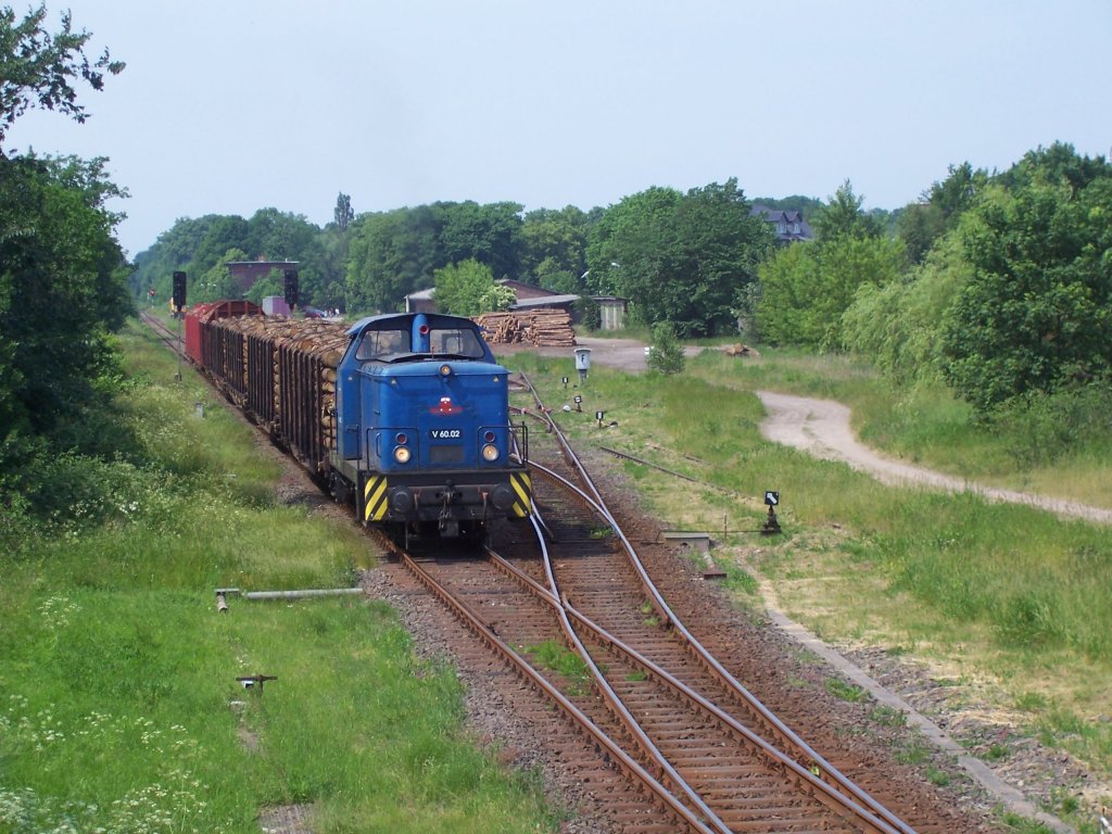 Ausfahrt aus dem Bahnhof Hagebow Stadt mit einer bergabe nach Bad Kleinen mit V 60.02 der PE Cargo am 14.06.2006
