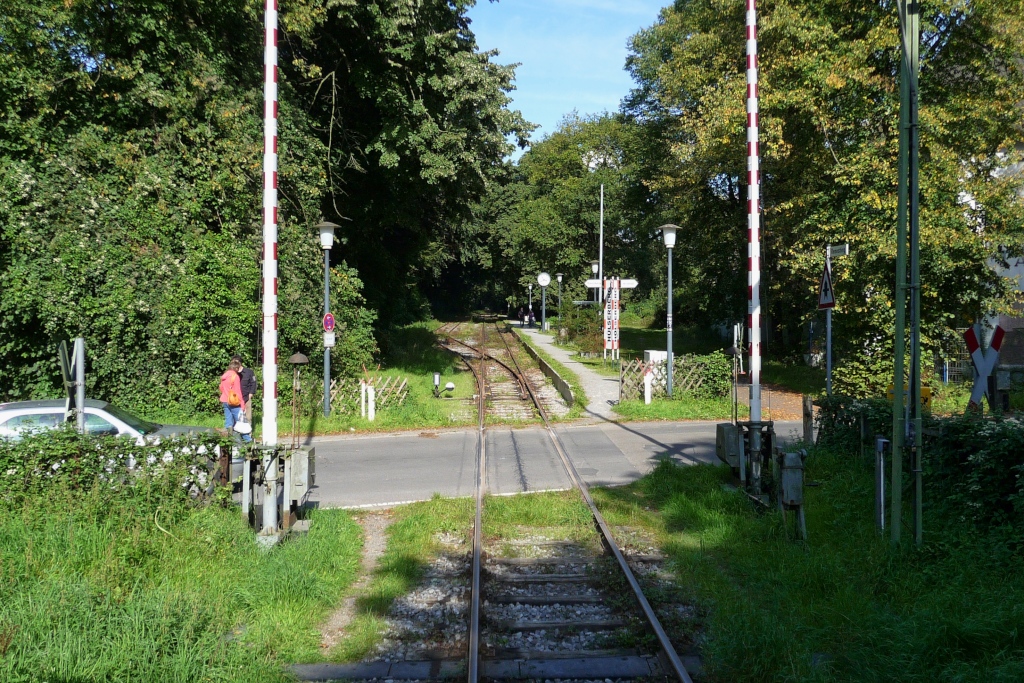 Ausfahrt aus dem Endbahnhof  Hlser Berg  (5.9.2010), aufgenommen aus dem letzten Wagen.