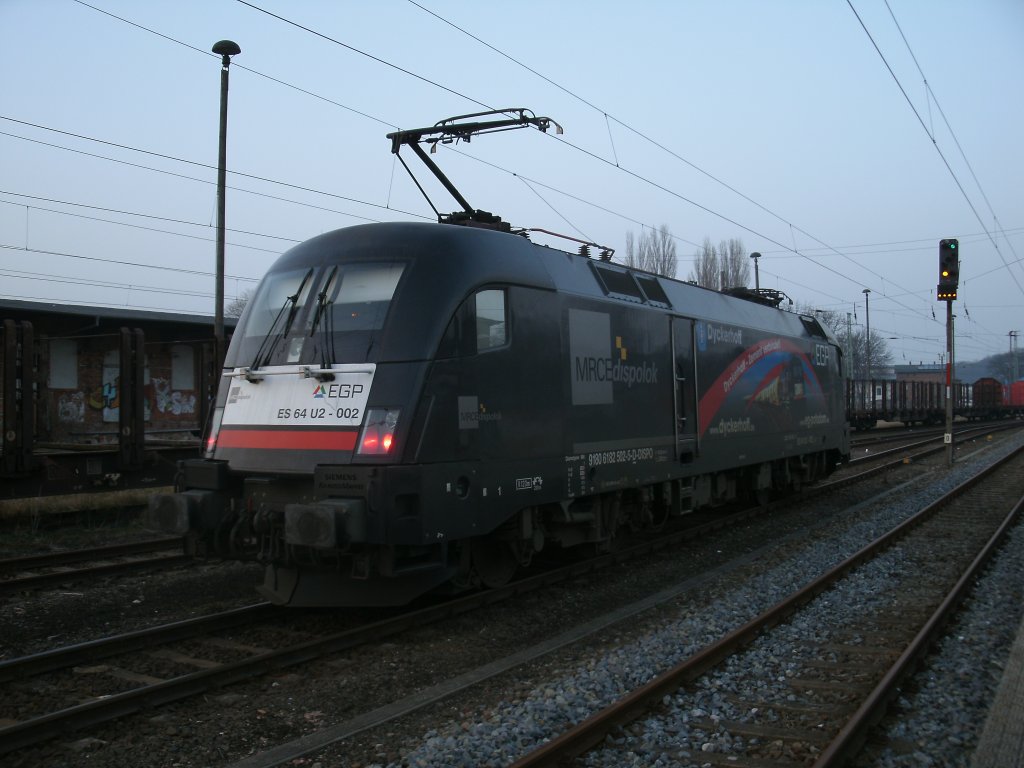 Ausfahrt fr den EGP-Taurus ES64U2-002 nach Klementelvitz am frhen Abend,vom 16.Mrz 2012,in Bergen/Rgen.