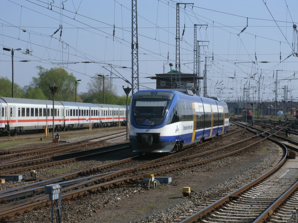 Ausfahrt fr den OLA-Triebwagen 0010 aus Stralsund nach Neustrelitz am 23.April 2011.