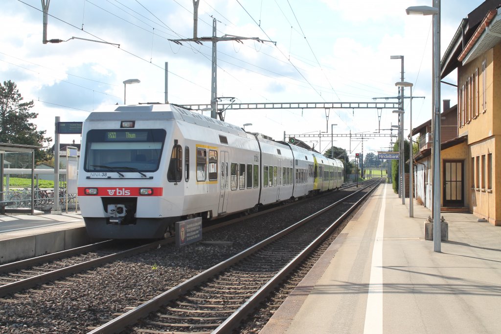 Ausfahrt einer NINA Doppeltraktion am 9.10. als S44 nach Thun bei der Ausfahrt aus Hindelbank.