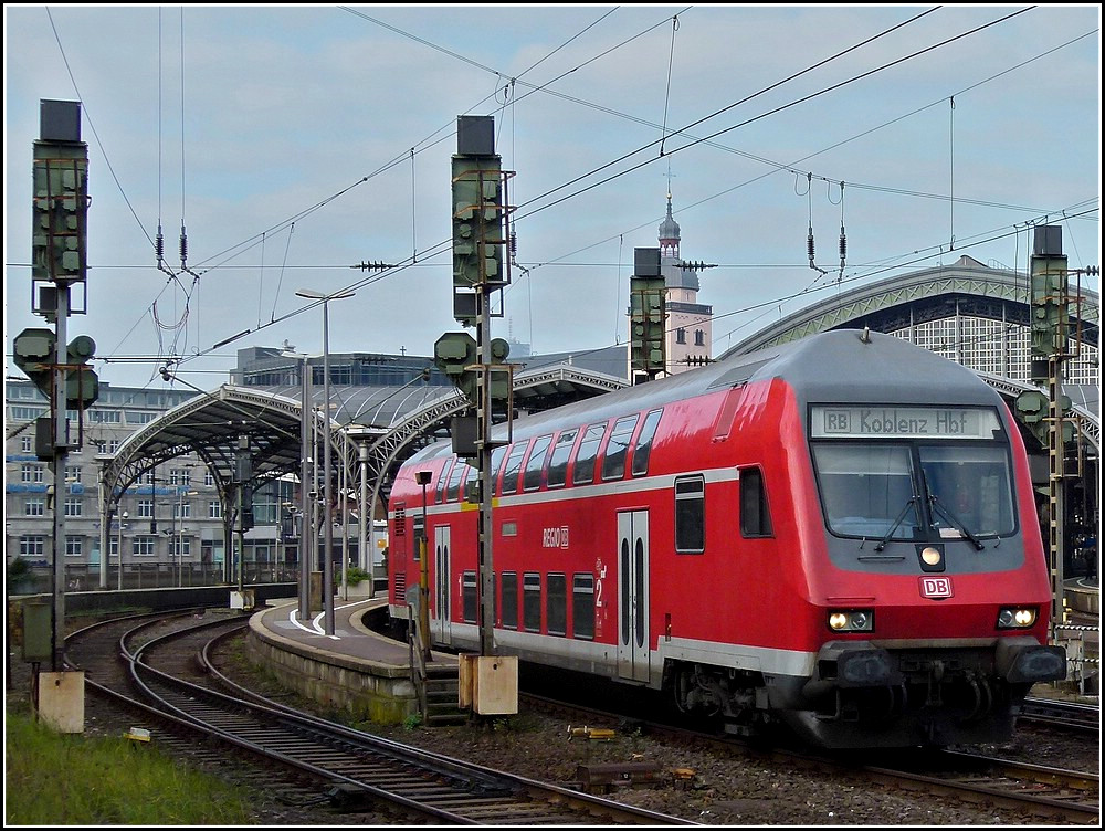 Ausfahrt einer RB nach Koblenz aus dem Hauptbahnhof von Kln am 20.11.2010. (Jeanny)