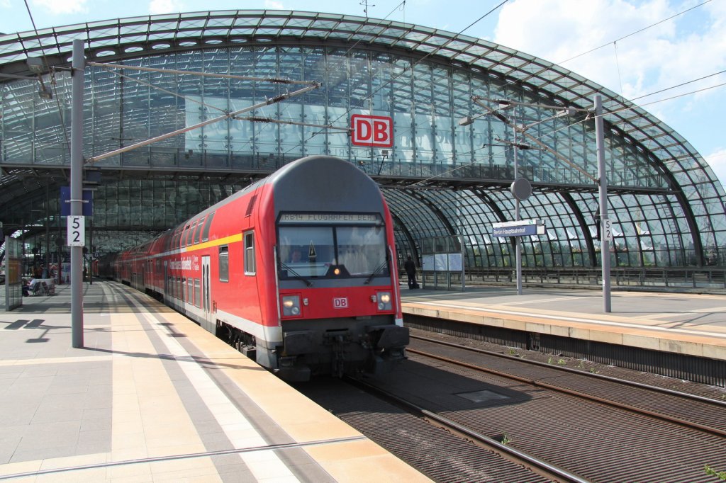Ausfahrt Regio RB 14 nach Berlin-Schnefeld am 22.06.12 im Berliner Hauptbahnhof