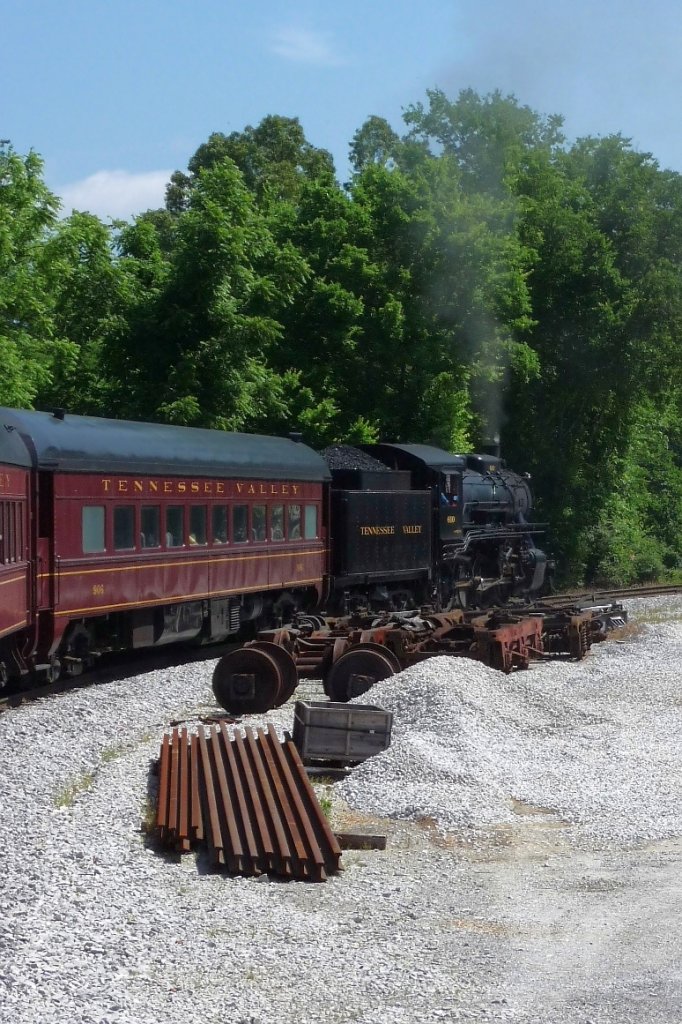 Ausfahrt der TVRM #610 aus der Station East Chattanooga (30.5.09).