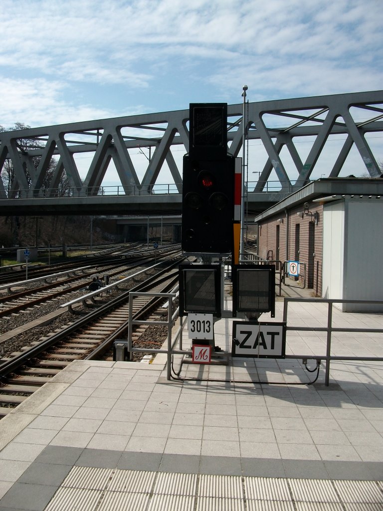 Ausfahrtsignal 3013 fr die S-Bahn in Berlin Westkreuz am 03.April 2010.