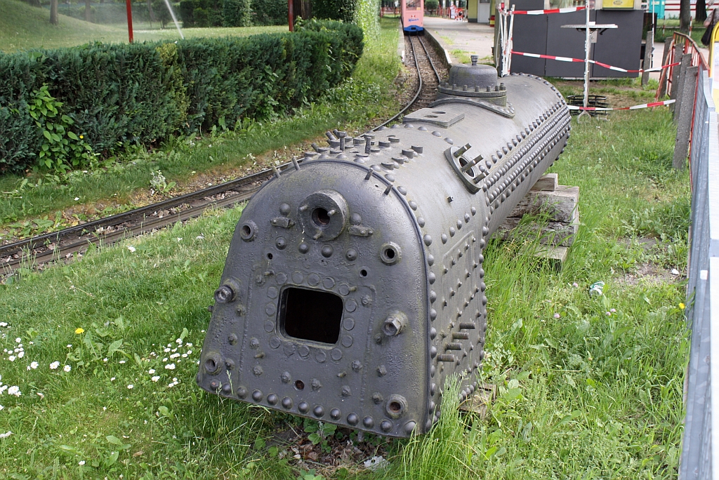 Ausgemusterter Dampfkessel der wiener Liliputbahn am 24.Mai 2011 bei der Hst. Prater.

