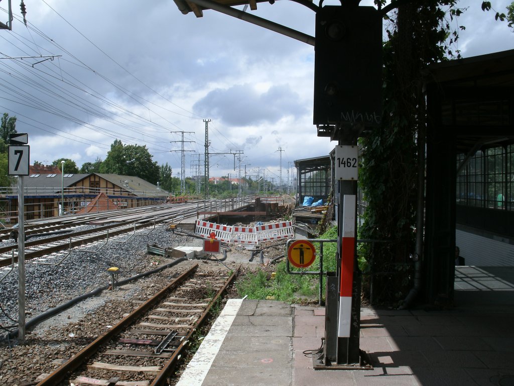 Ausgeschaltetes S-Bahnausfahrsignal Richtung Zentrum in Berlin Karlshorst am 14.Juli 2012.