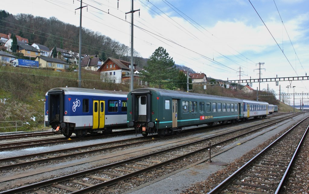 Ausrangierte Personenwagen EWI/II abgestellt in Stein-Sckingen, 06.03.2013.