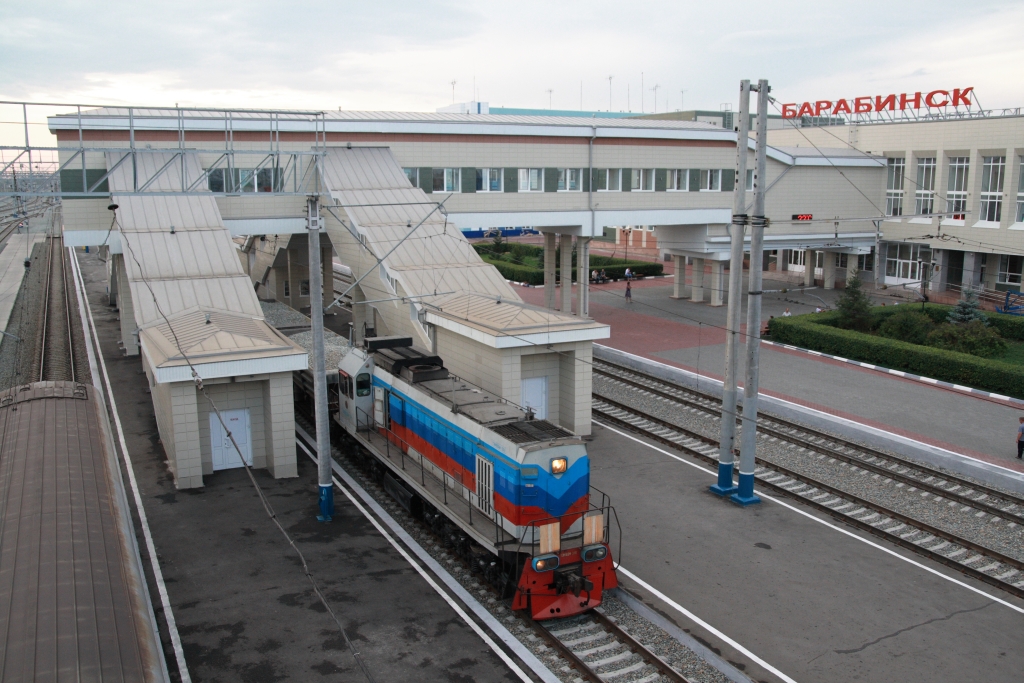 Auerdem konnte in Barabinsk ein beladener Schotter-Bauzug mit mir leider unerkannt gebliebener Diesellok bei der gemchlchen Durchfahrt beobachtet werden. 30.07.2012