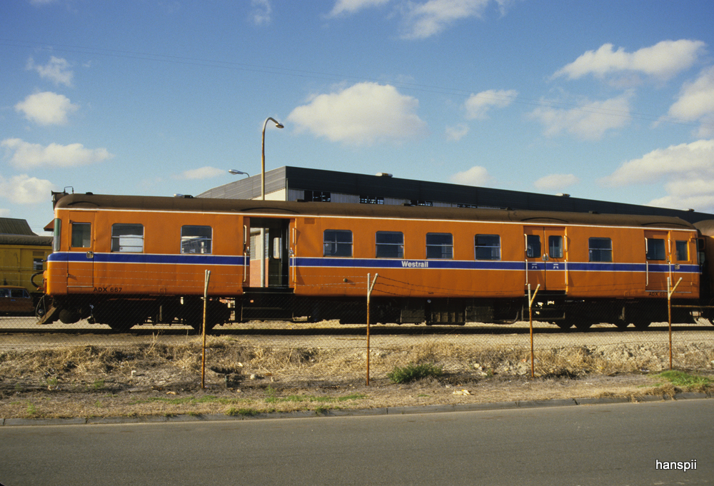 Australien / Bild ab Dia - Westrail  S-Bahn Perth Triebwagen ADX 667 in November 1984