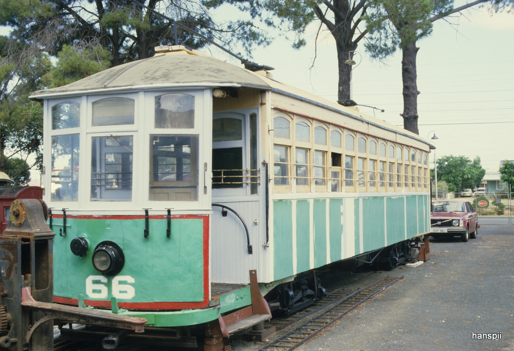 Australien / Bild ab Dia - Tram  Nr.66 im Rail Transport Museum in Bassendean bei Perth in November 1984