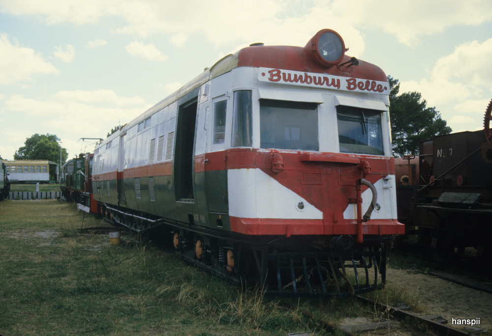 Australien / Bild ab Dia - Dieseltreibwagen im Rail Transport Museum in Bassendean bei Perth in November 1984