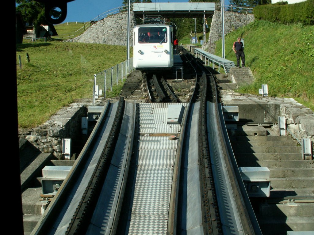 Ausweichstation msigen,vor der Schiebeweiche wartet ein talwrts fahrender Wagen.Von 1889 bis 1937 nahmen die Dampfloks hier Wasser.07.10.10