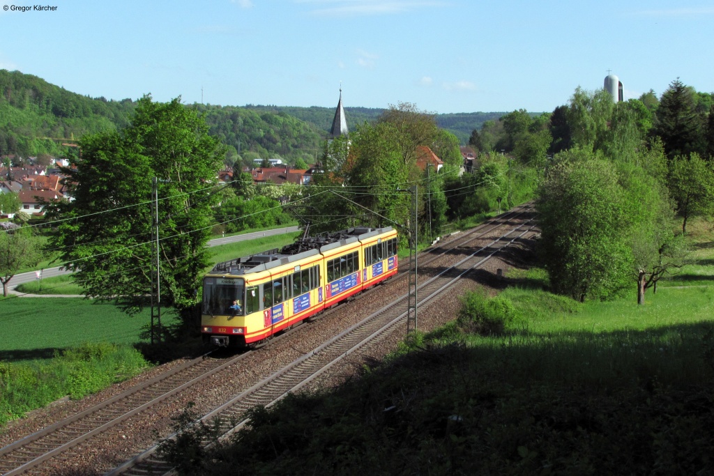 AVG ETW 832  Wegschauen ist keine Lsung  auf dem Weg von Mhlacker nach Knielingen-Rheinbergstrae. Aufgenommen am 14.05.2013 bei Bilfingen.