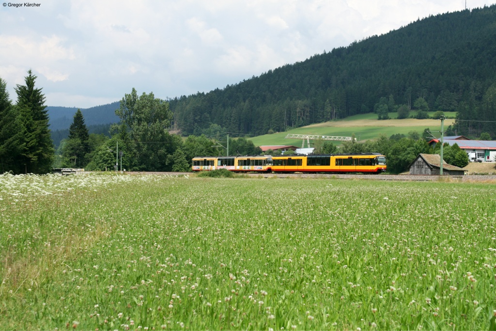 AVG ETW 9** und TW 920 bei Heselbach. Aufgenommen am 07.07.2013.