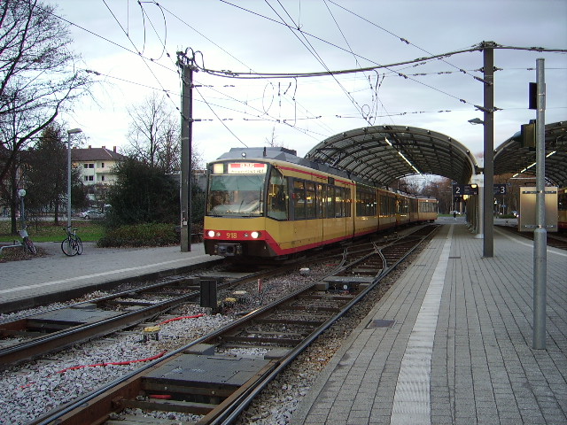 AVG Stadtbahn am 15.01.11 in Karlsruhe Albtal Bahnhof 