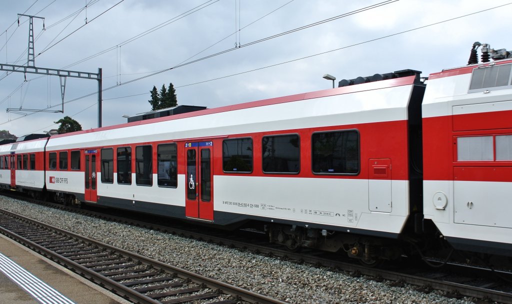 B INOVA 50 85 29-43 192-8 im Regio 5233 in Solothurn West, 02.06.2013.