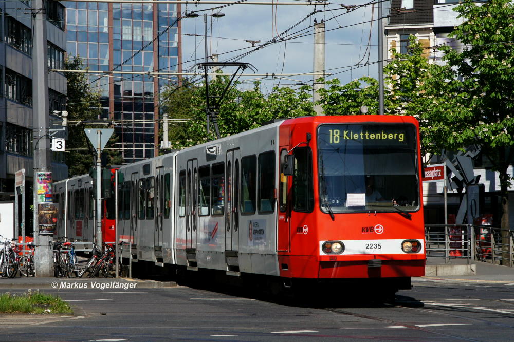 B-Wagen 2235 auf dem Barbarossaplatz am 01.05.2012
