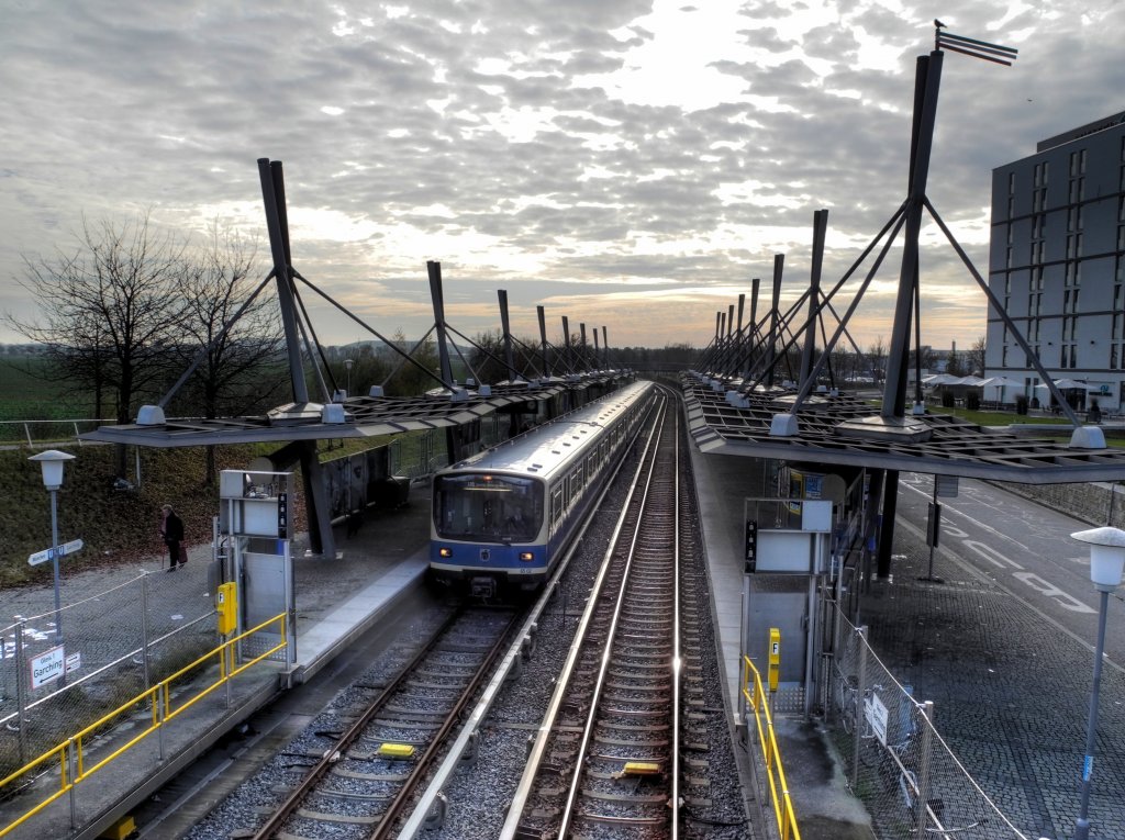 B-Wagen 502 am 20.11.11 in Garching-Hochbr�ck
