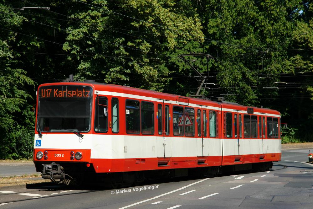 B-Wagen 5032 auf der Sommerburgstrae am 21.07.2013