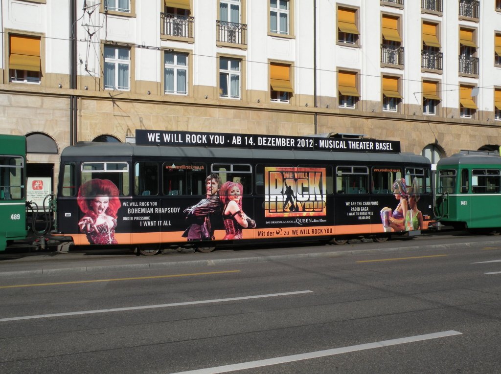 B4 mit der Betriebsnummer 1491 und der Vollwerbung fr das Musical WE WILL ROCK YOU auf der Linie 1 am Badischen Bahnhof. Die Aufnahme stammt vom 16.06.2012.