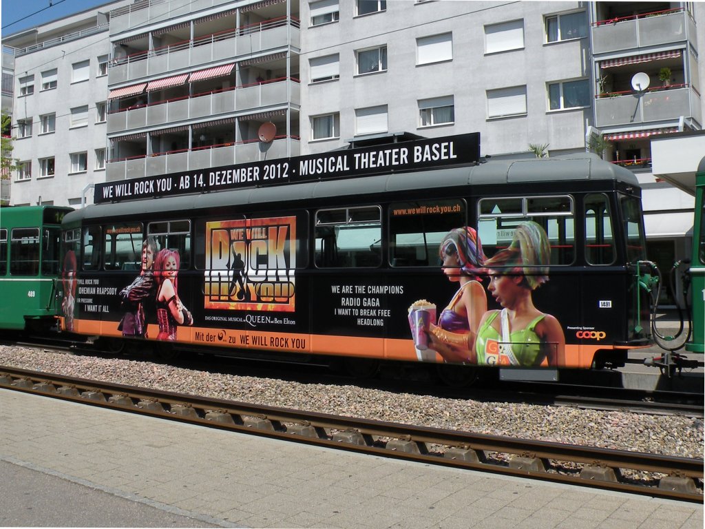 B4S mit der Betriebsnummer 1491 und der Vollwerbung fr das Musical WE WILL ROCK YOU an der Endstation In Pratteln. Die Aufnahme stammt vom 28.05.2012.