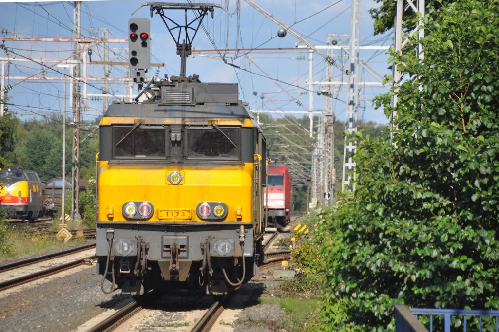 BAD BENTHEIM (Landkreis Grafschaft Bentheim), 19.08.2011, die niederländische Lok 1773 wurde vom IC 149 nach Berlin Ostbahnhof abgekoppelt, im Hintergrund wartet DB-Lok 101 122-0 auf die Übernahme

