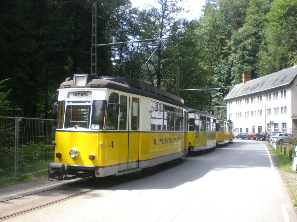 Bad Schandau: Kirnitzschtalbahn nach Bad Schandau Stadtpark an der Haltestelle Beuthenfall.(2.8.2011)