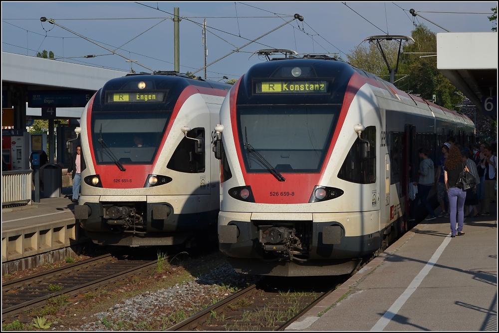 Badische Hauptbahn, die letzten Kilometer (IX). Gleich zwei Seehasen im Bahnhof Radolfzell. April 2011.