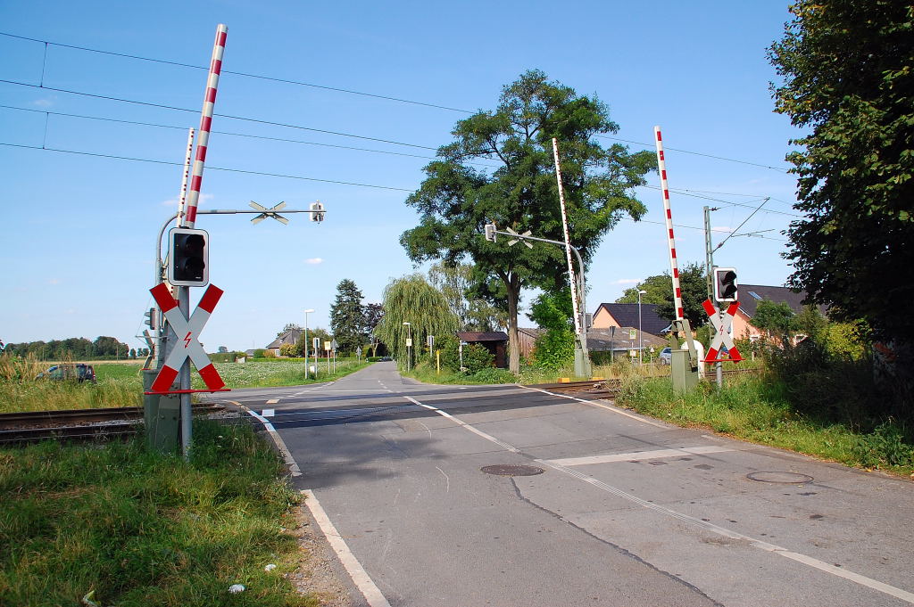 Bahnbergang Grne Strasse in Steegh an der Kbs 420.12.08.2012