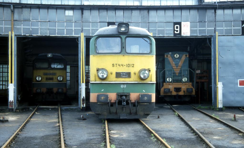 Bahnbetriebswerk Ratibor am 15.6.2001.
ST 441012 wird fr den nchsten Einsatz bereit gestellt.