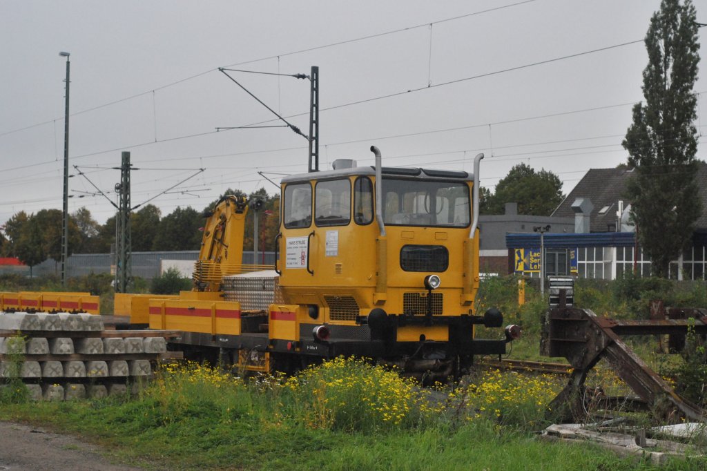 Bahndienstfahrzeug abgestellt in Ex BW Lehrte am 25.09.10