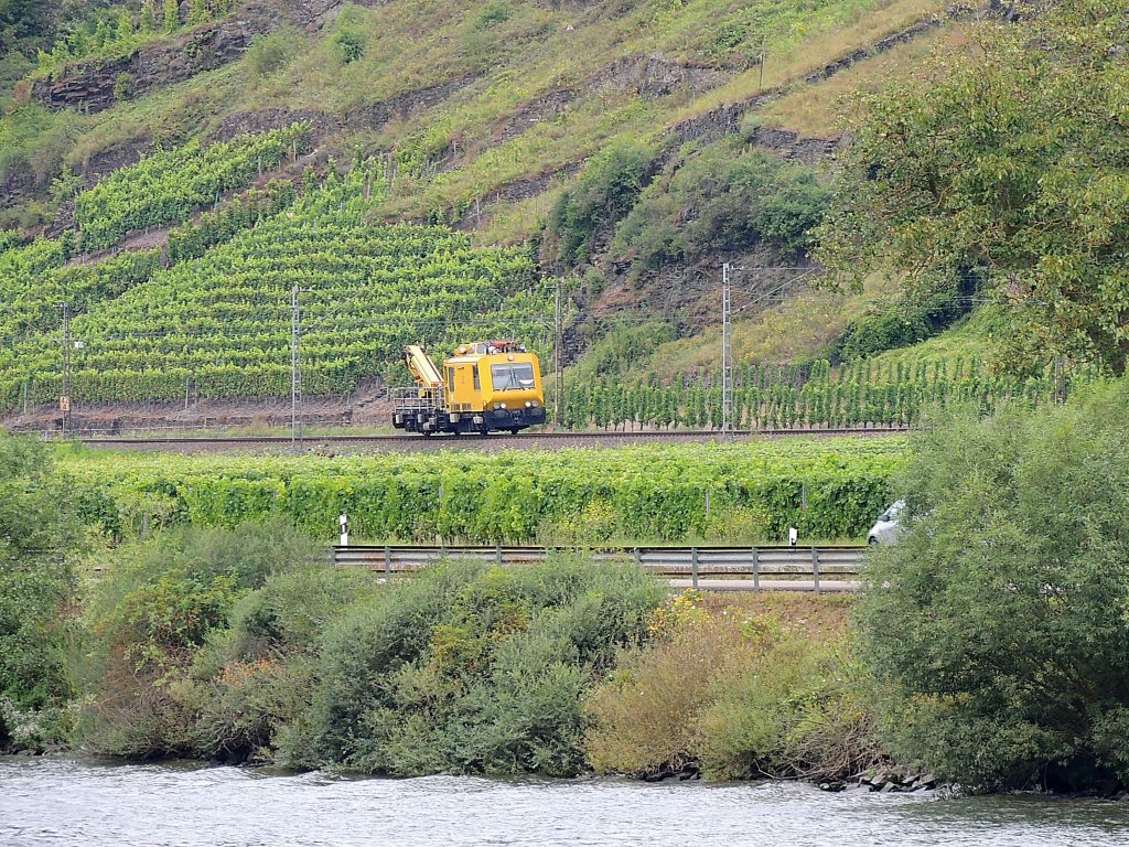 Bahndienstfahrzeug, Br 703, entlang der Moselstrecke, im Bereich Pommern; 120828