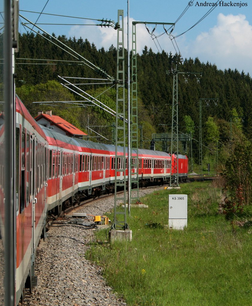 Bahnfahrt im  RE 19610 (Singen(Hohentwiel)-Stuttgart Hbf) mit Zuglok 146 226-6 in Hattingen 23.5.10