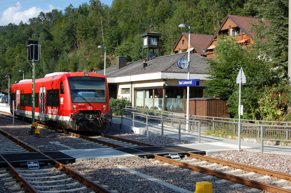 Bahnhof Bad Liebenzell am 5. August 2013 mit Regio Shuttle (BR 650) der Kulturbahn.