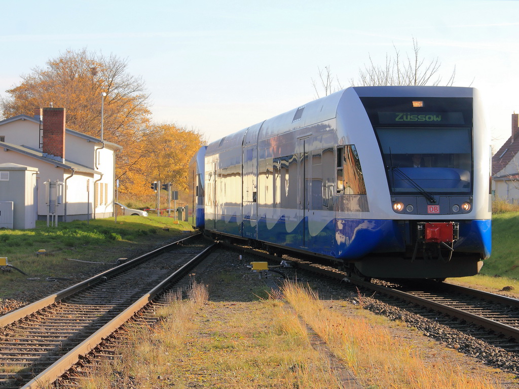Bahnhof Bansin Seebad,  Einfahrt 646 108-0 mit 646 109-8  am 14. November 2012 als UBB 29418 von Swinoujscie Centrum (Swinemünde)  nach Züssow.