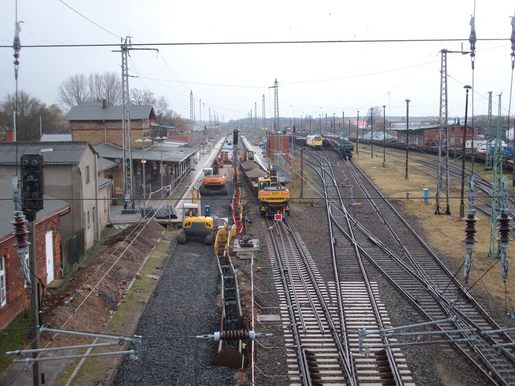 Bahnhof Bergen/Rgen am 21.November 2010 mit der Gleisbaustelle auf Gleis 2.