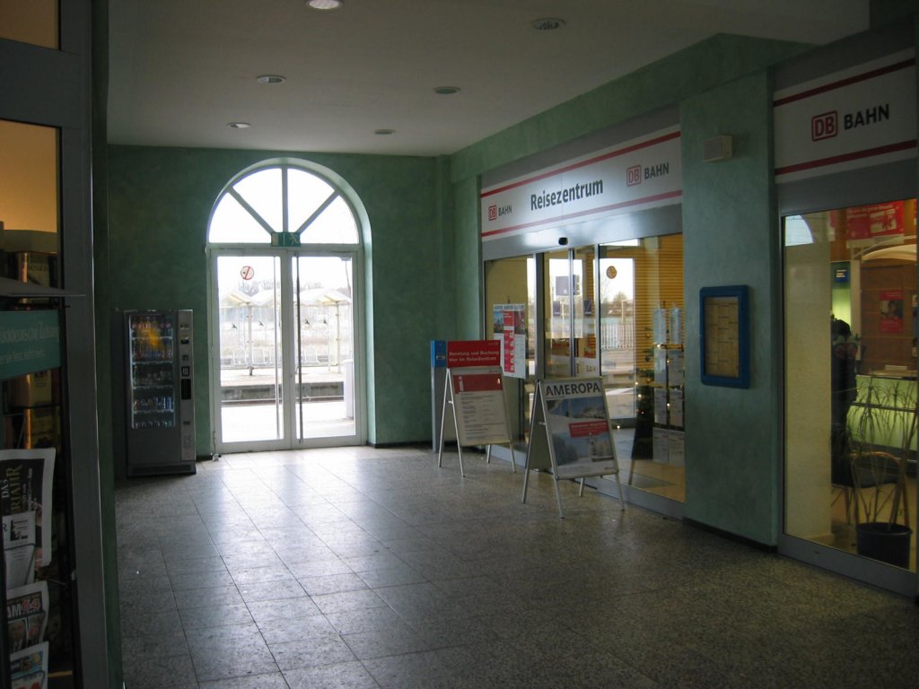 Bahnhof Diepholz: Halle mit DB Reisecenter am 28.12.2012