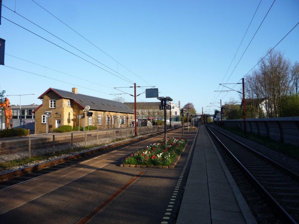 Bahnhof, Ejby, Fyn im Morgenlicht, nach Abriss der der Gterschuppen, 04.05 2010