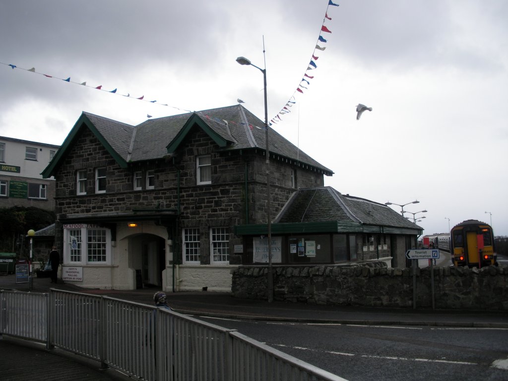 Bahnhof von Mallig im Norden von Schottland - Ende der West Highland Line. Der Bahnhof, 1901 erffnet, hat im letzten Jahr knappe 63.000 Passagiere registriert. Von Mallig aus fahren diverse Fhren, u.a. auf die Isle of Skye.
